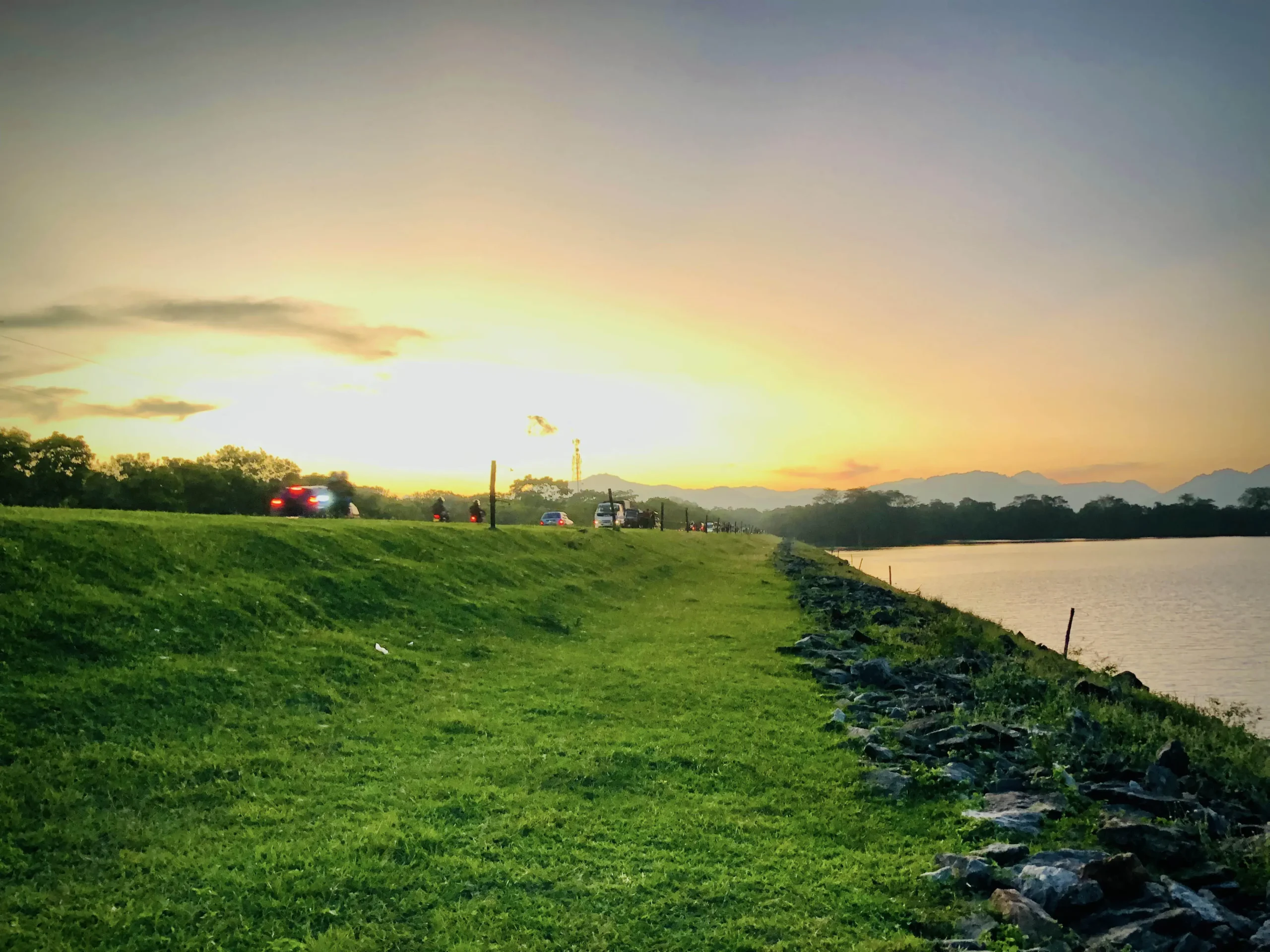 Sunset view in the udawalawe reservoir